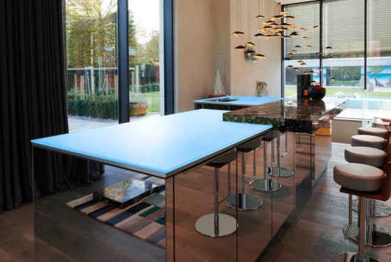 Glas-Arbeitsplatte mit LED-Beleuchtung