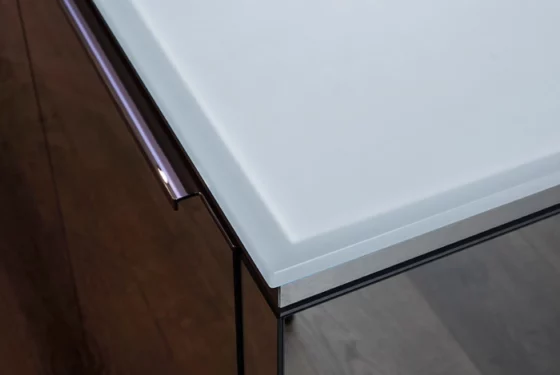 Glas-Arbeitsplatte mit LED-Beleuchtung