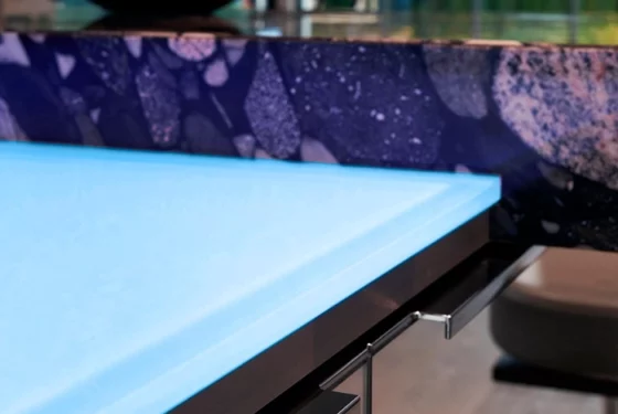 Glas-Arbeitsplatte mit LED-Beleuchtung