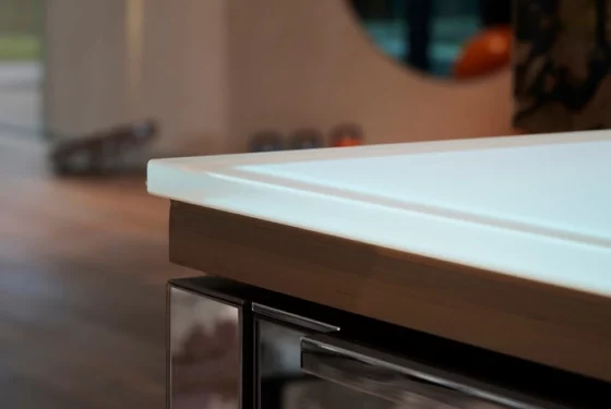 Glas-Arbeitsplatte mit LED-Beleuchtung
