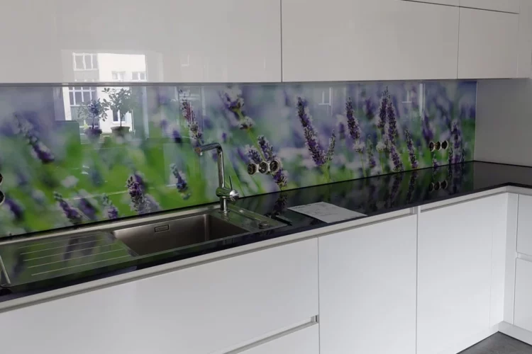 Küchenrückwand aus Glas mit Lavendel-Motiv