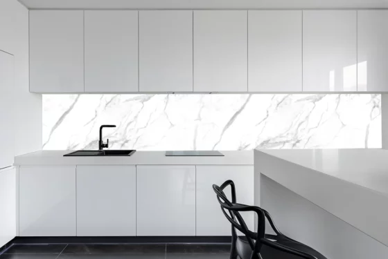 Küchenrückwand aus Glas - Marmor-Optik in weiß-grau