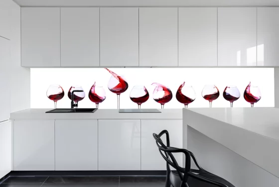 Küchenrückwand aus Glas - Weingläser